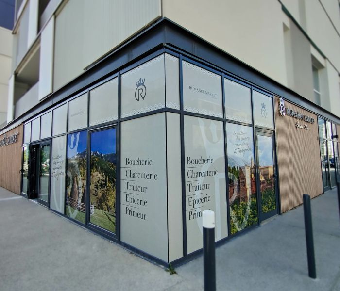 D&eacute;coration de vitrine - Enseigniste en Is&egrave;re